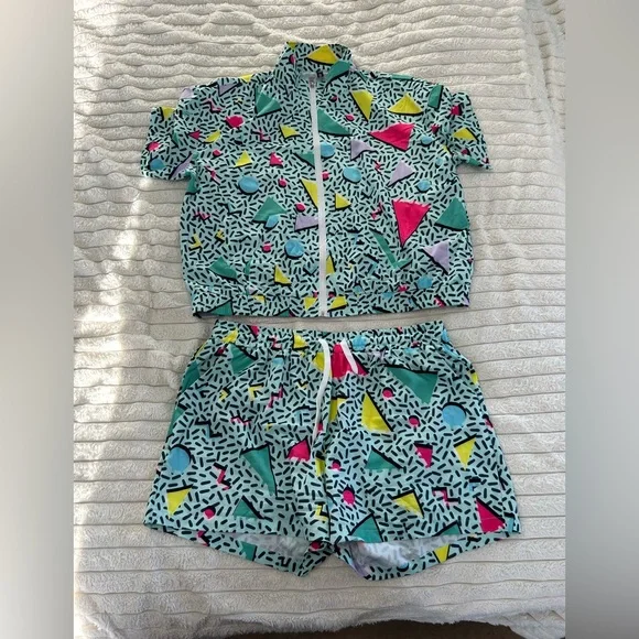 Retro Outfit - Picture 2 of 14